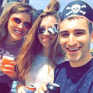 Meet your Posher, Carly